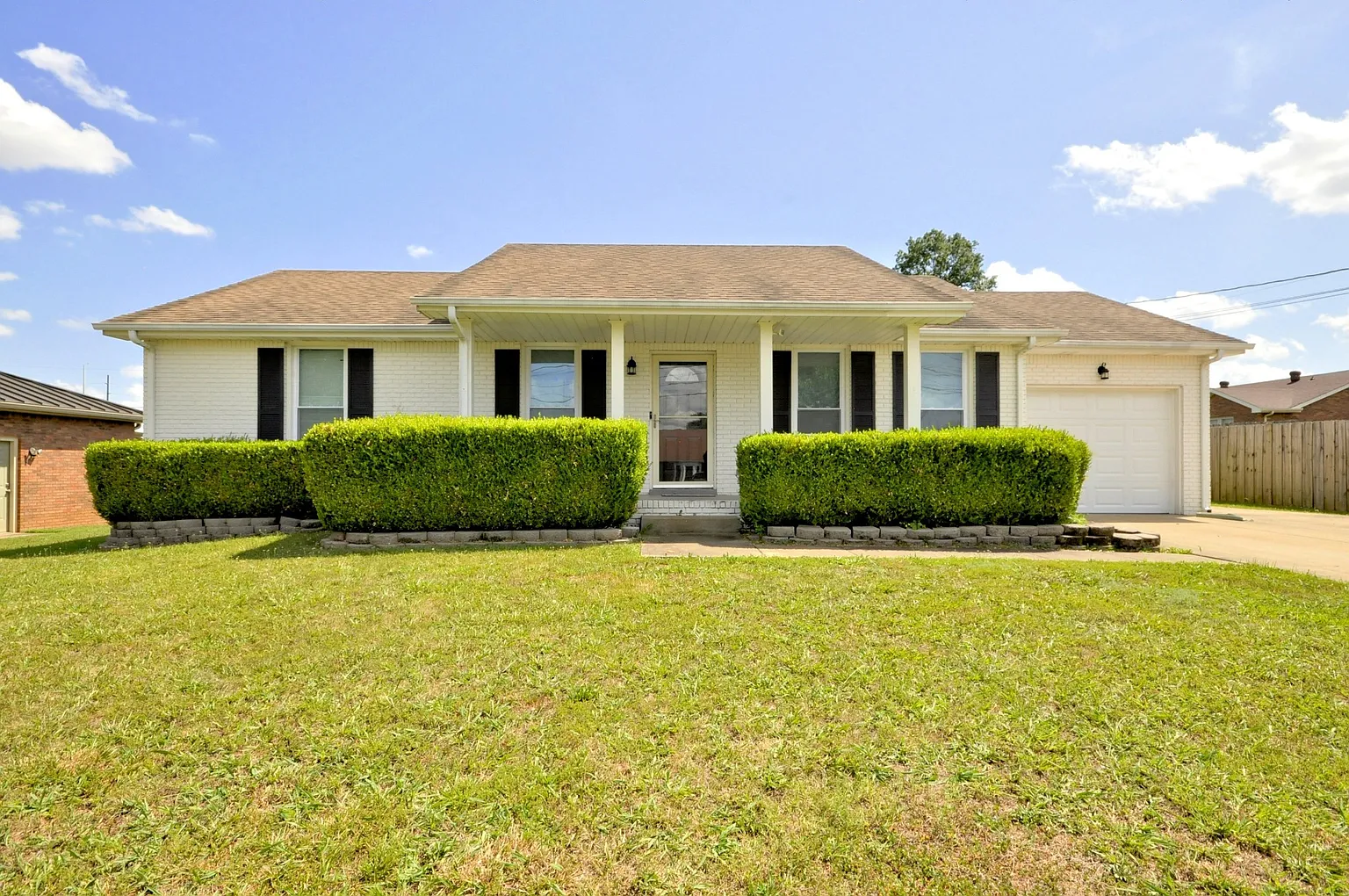 1002 Monica Dr photo 1