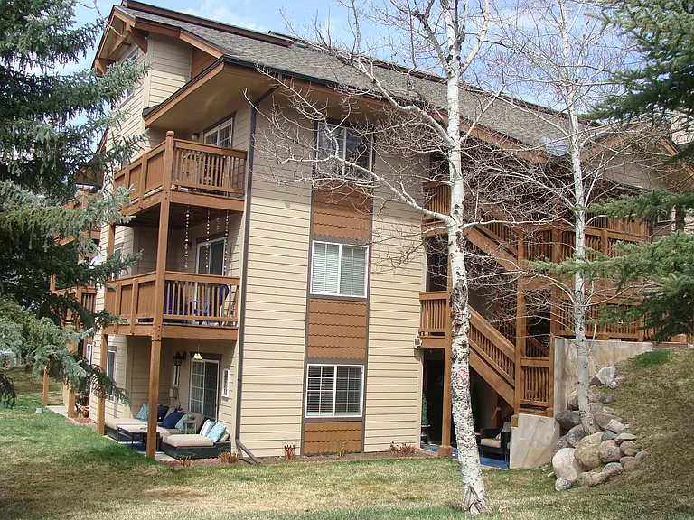 1902 Crazy Horse Cir #1902 — Photo 1