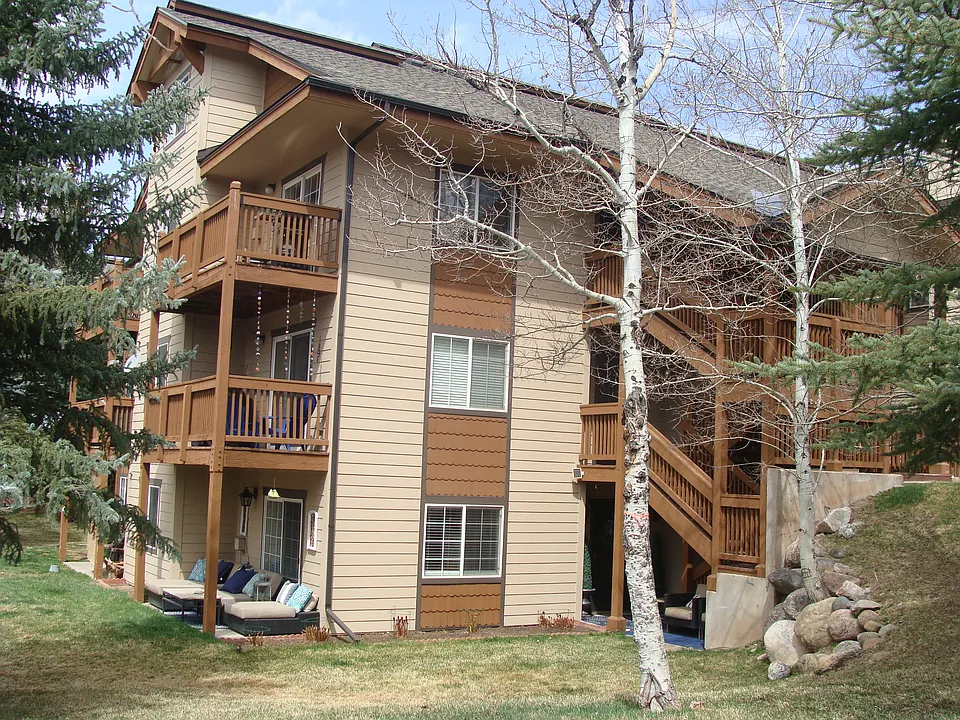 1902 Crazy Horse Cir #1902