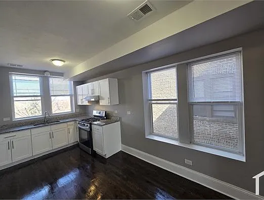 1332 W 78th St #3 — Photo 5