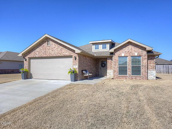 3rd image of 817 Delaney Dr
