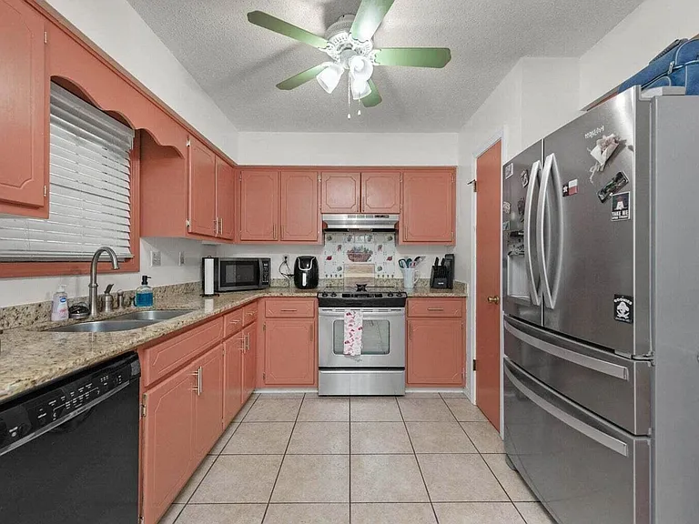 400 Brown Pl — Photo 9