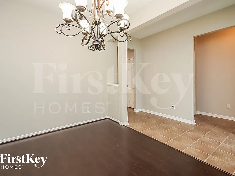 1018 Lamson Ct — Photo 4