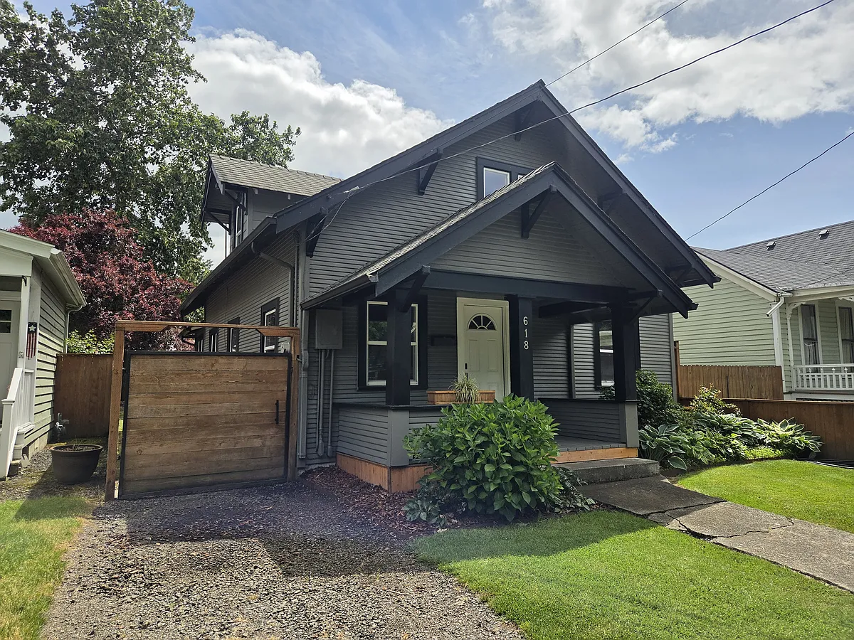 Building Photo - 618 4th Ave SE