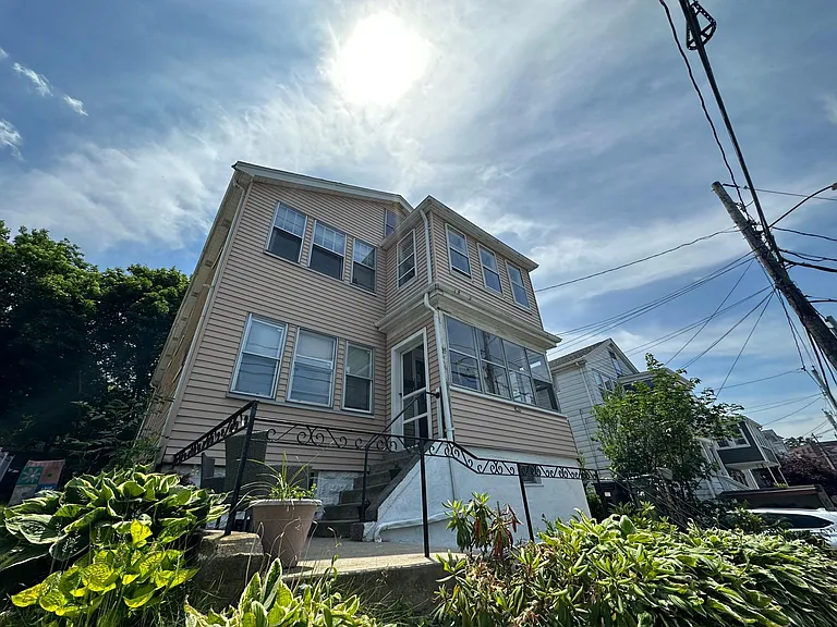 33 Kondazian St — Photo 2