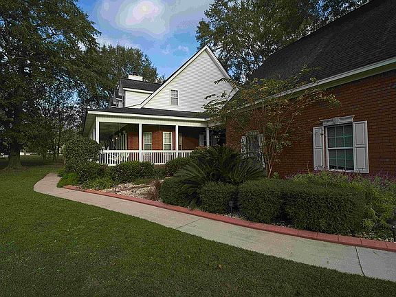 3rd image of 133 Lakewood Dr