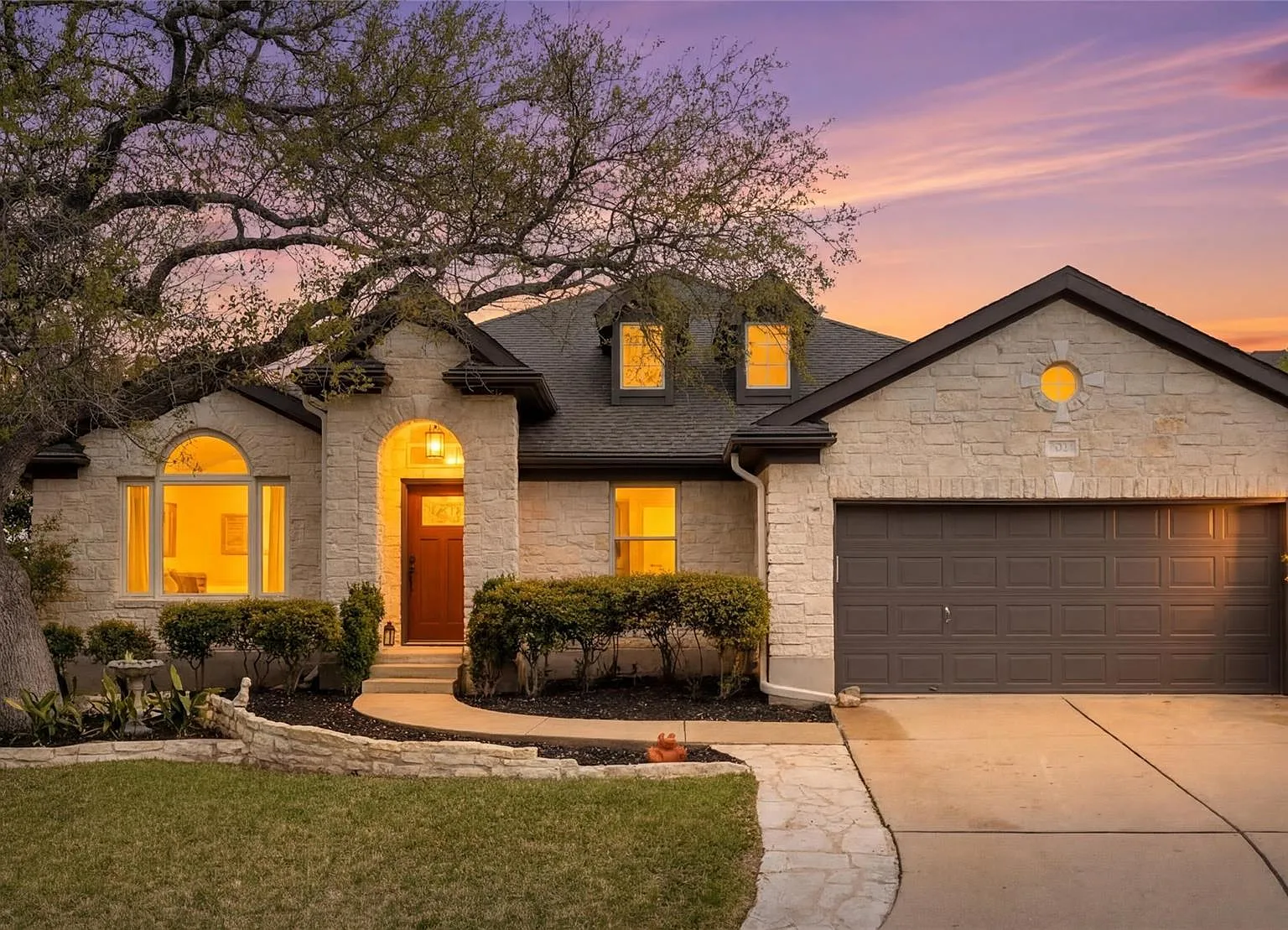 5 bed, 3.0 bath, 3007 sqft, $3,250 — Photo 1