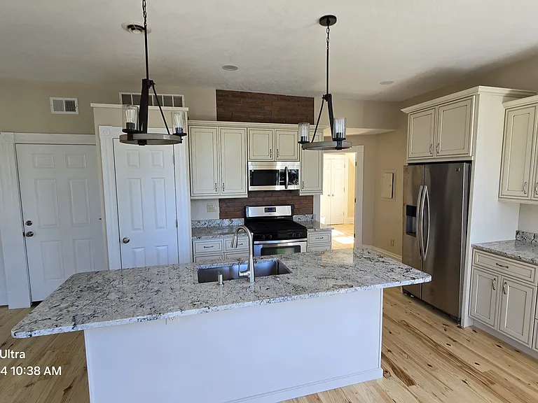208 Center Ave #2 — Photo 6
