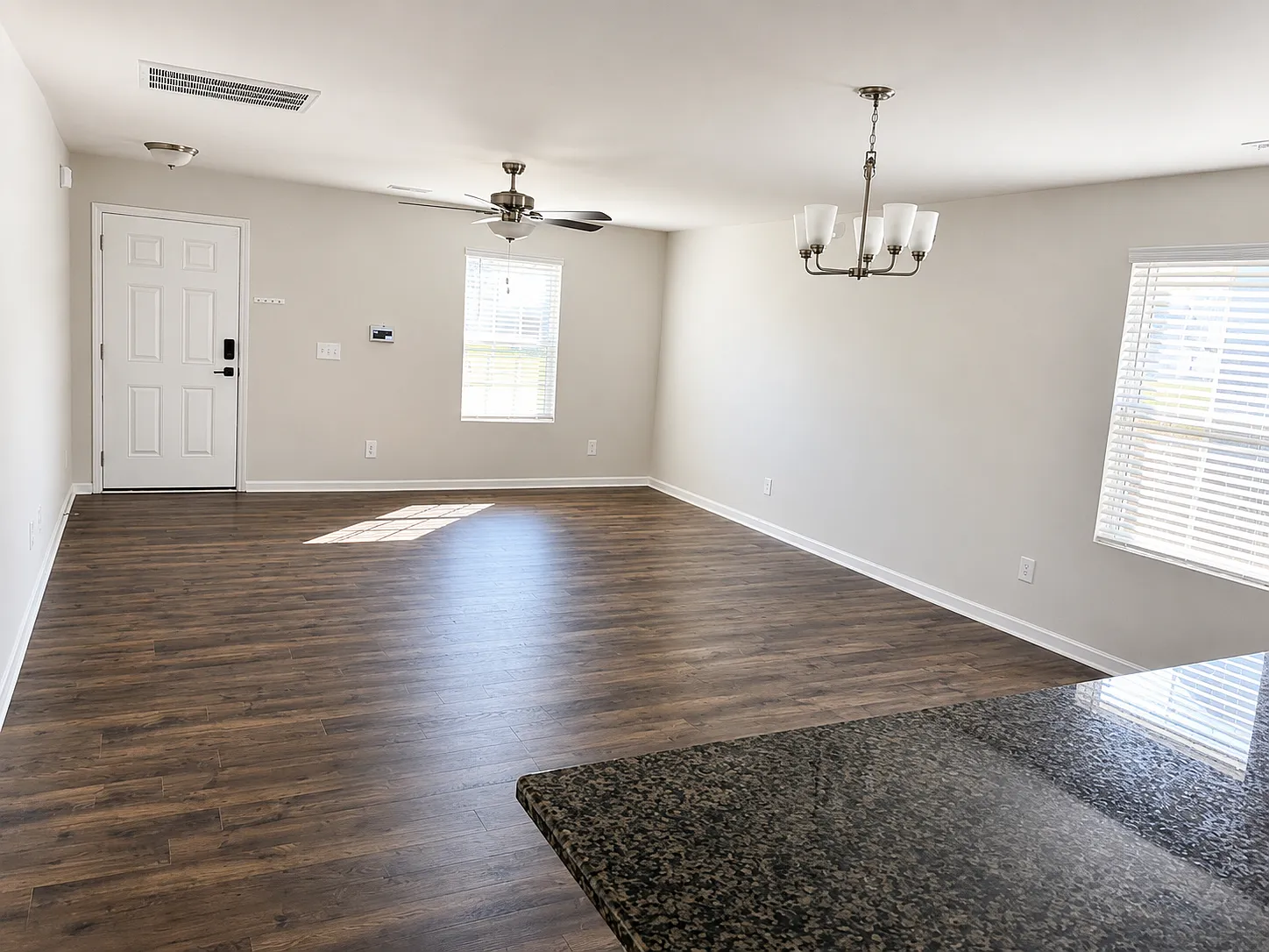 3 bed, 2.5 bath, 1472 sqft, $1,950 — Photo 3