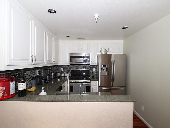 4th image of 545 Tower Hill Ave