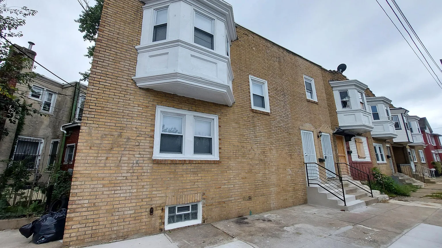 2819 Chalmers Ave photo 1