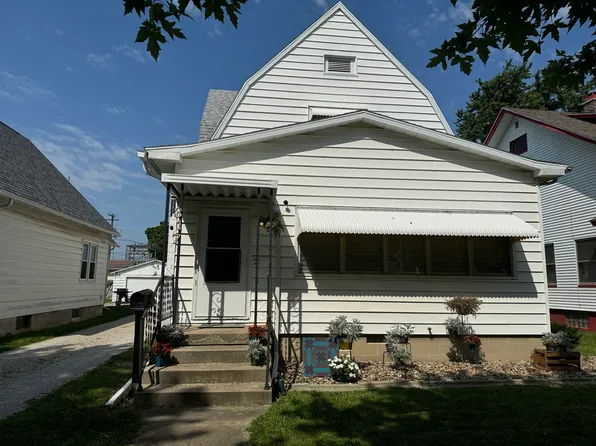 317 N Madison St, Clinton, IL 61727