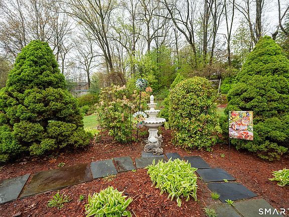 5th image of 392 Hillside Avenue