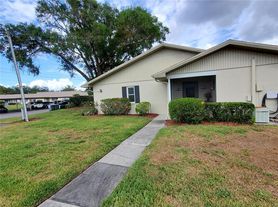 1905 Canterbury Ln, Sun City Center, FL