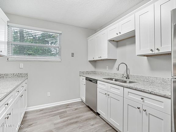 5th image of 2827 Robinette Dr