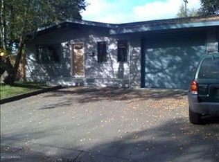 372 Shaw Cir, Anchorage, AK 99508