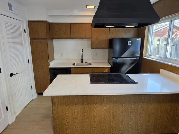 10 Trenton Sq #T-24, Euclid, OH 44143