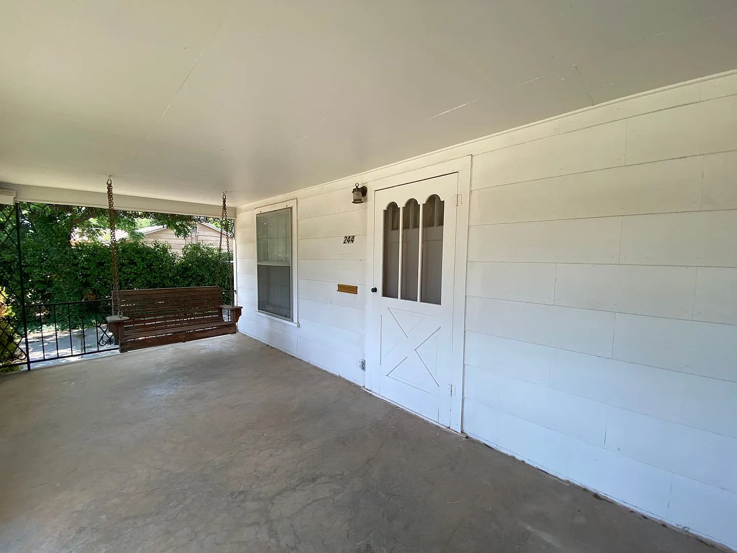 Huge, 4 Bedroom 3 Bath Home Plus Bonus Room! New Floors, Available Now! — Photo 2