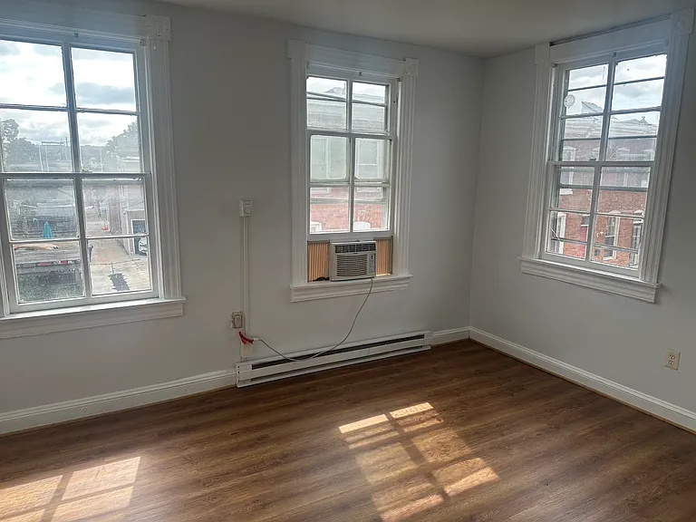 2621 Eastern Ave #1R — Photo 2