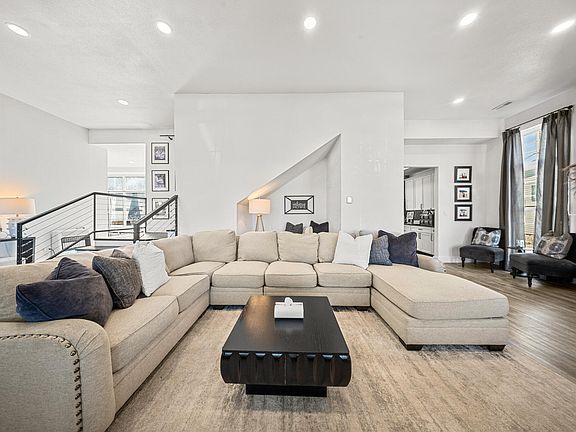 5th image of 329 Riverside Dr