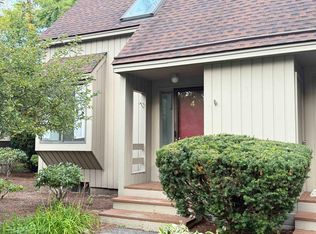 4 Churchill Ct, Bedford, NH 03110
