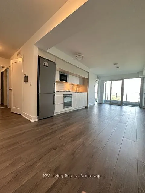 585 Bloor St E — Photo 2