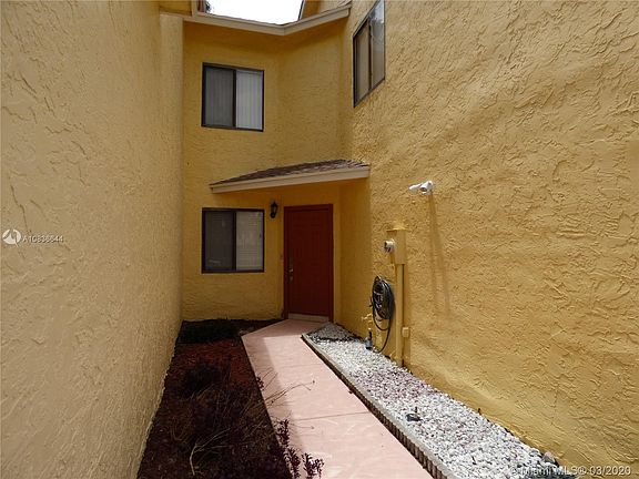 3rd image of 1573 Woodbridge Lakes Cir