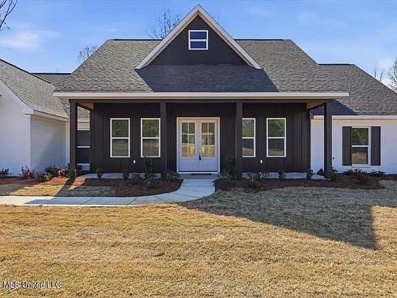 3rd image of 933 Mullican Rd