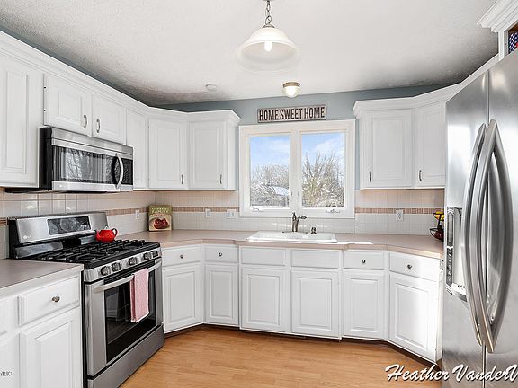 5th image of 3457 Meadow Glen Dr