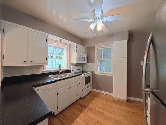 4th image of 207 Marilyn Dr
