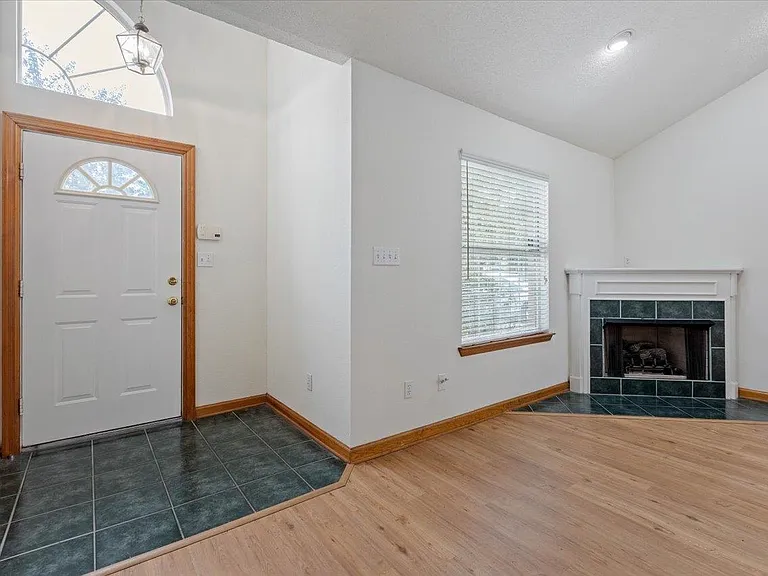 2510 Golden Park Ln — Photo 4