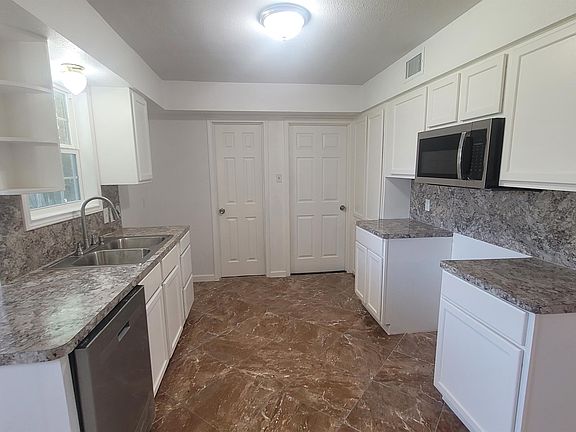4th image of 3538 Columbine Ln