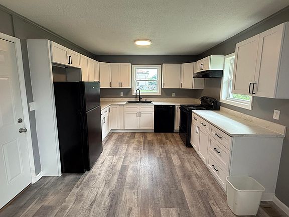5th image of 1017 Bluebird Ln