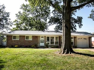 4 Media Ct, Saint Louis, MO 63146