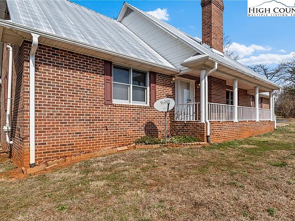 4th image of 120 Skyline Drive