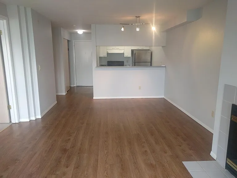 1835 Queen Anne Ave N #103 — Photo 3