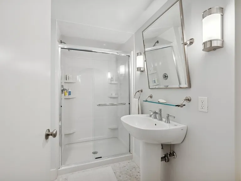 158 Halsey St — Photo 24