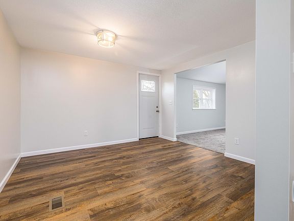 2nd image of 306 S Chestnut St