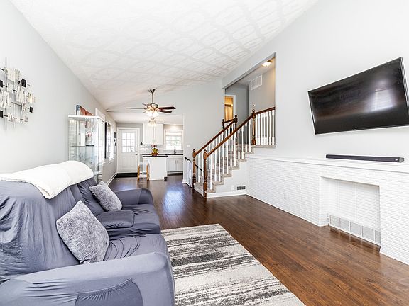 3rd image of 340 Mission Ave