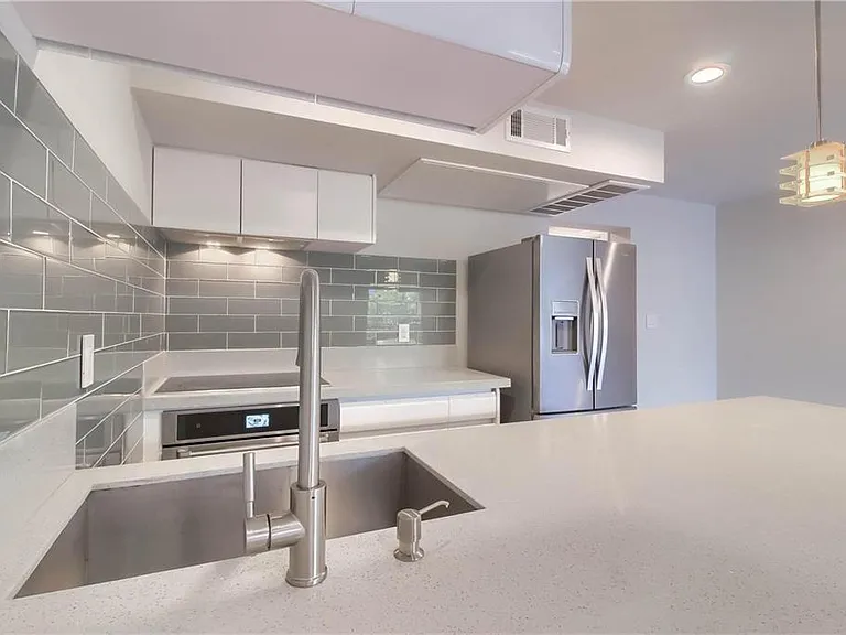 3110 Red River St #210 — Photo 3