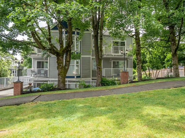 526 13th St #106, New Westminster, BC V3M 4L9