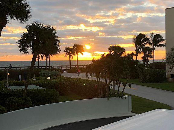 4th image of 4049 Ocean Dr