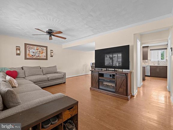 5th image of 818 205th St