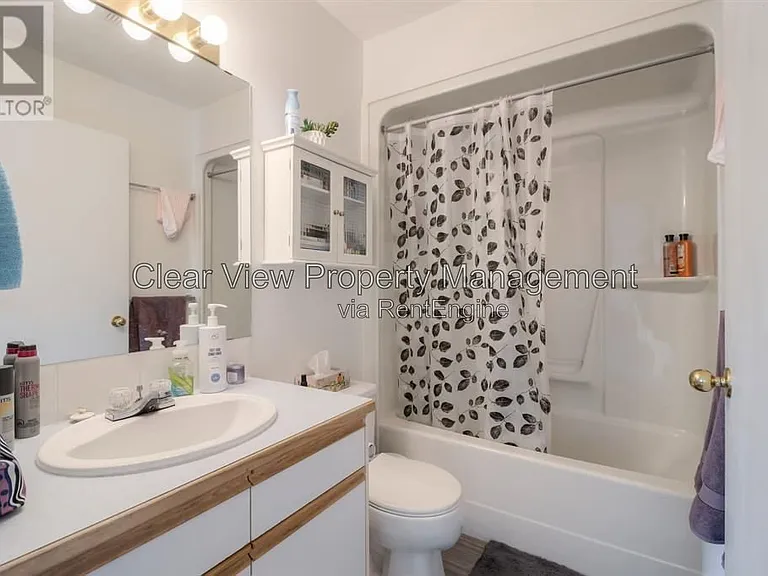 15 Assiniboia Way W #UPPER LEVEL — Photo 12
