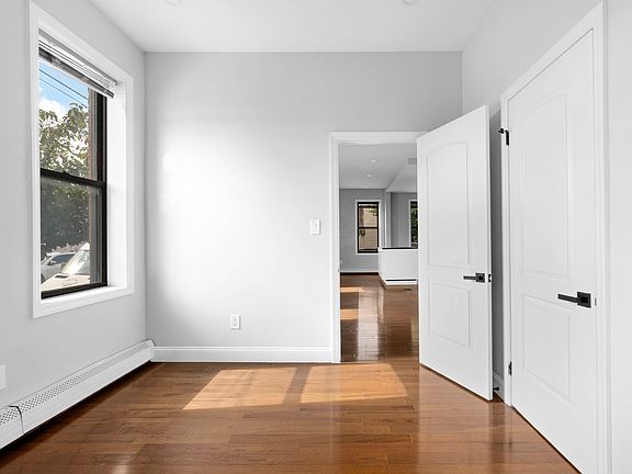 5th image of 469 Vandervoort Ave #1