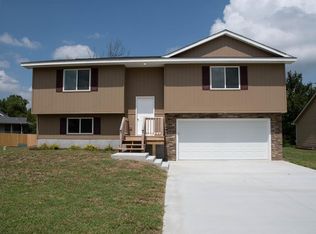 122 McCartney Ln, Neodesha, KS 66757