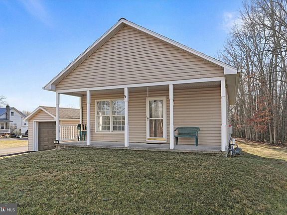 3rd image of 1307 Broadford Rd