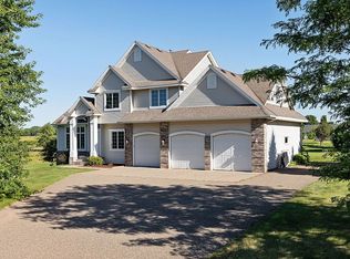 922 Meadowood Ln, Hudson, WI 54016