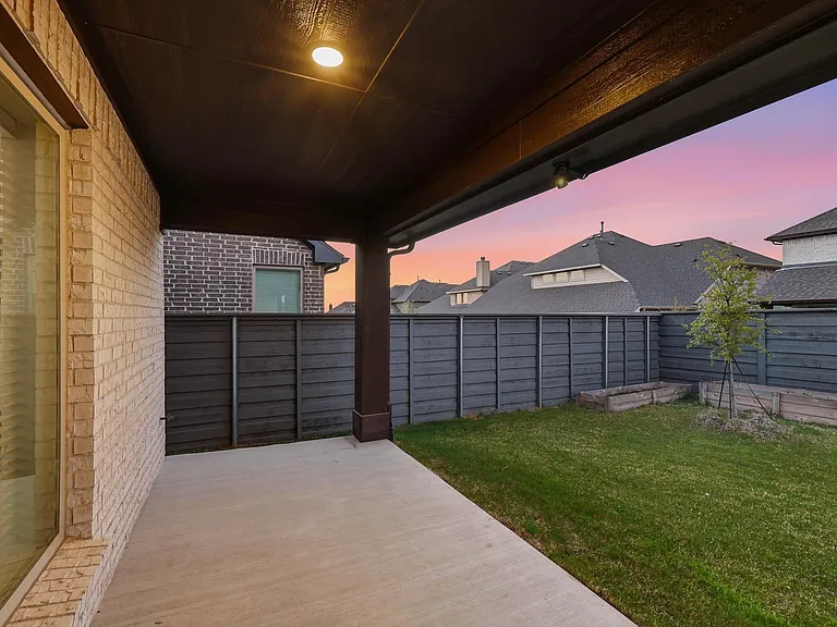 833 Daisy Corner Dr — Photo 14
