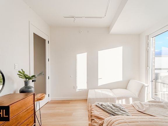 2nd image of 931 Carroll St #711